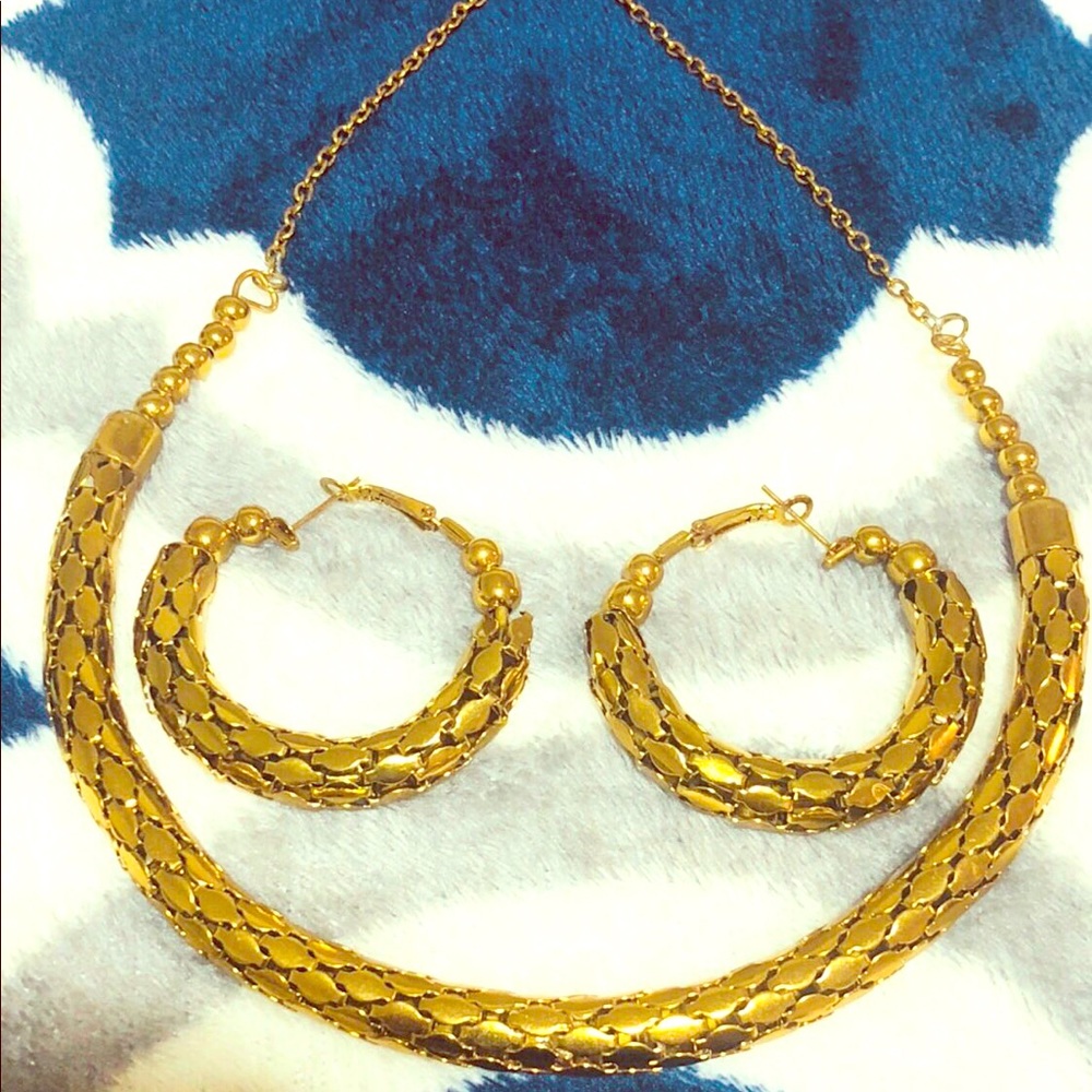 Gold Tone Necklace and Earrings Set